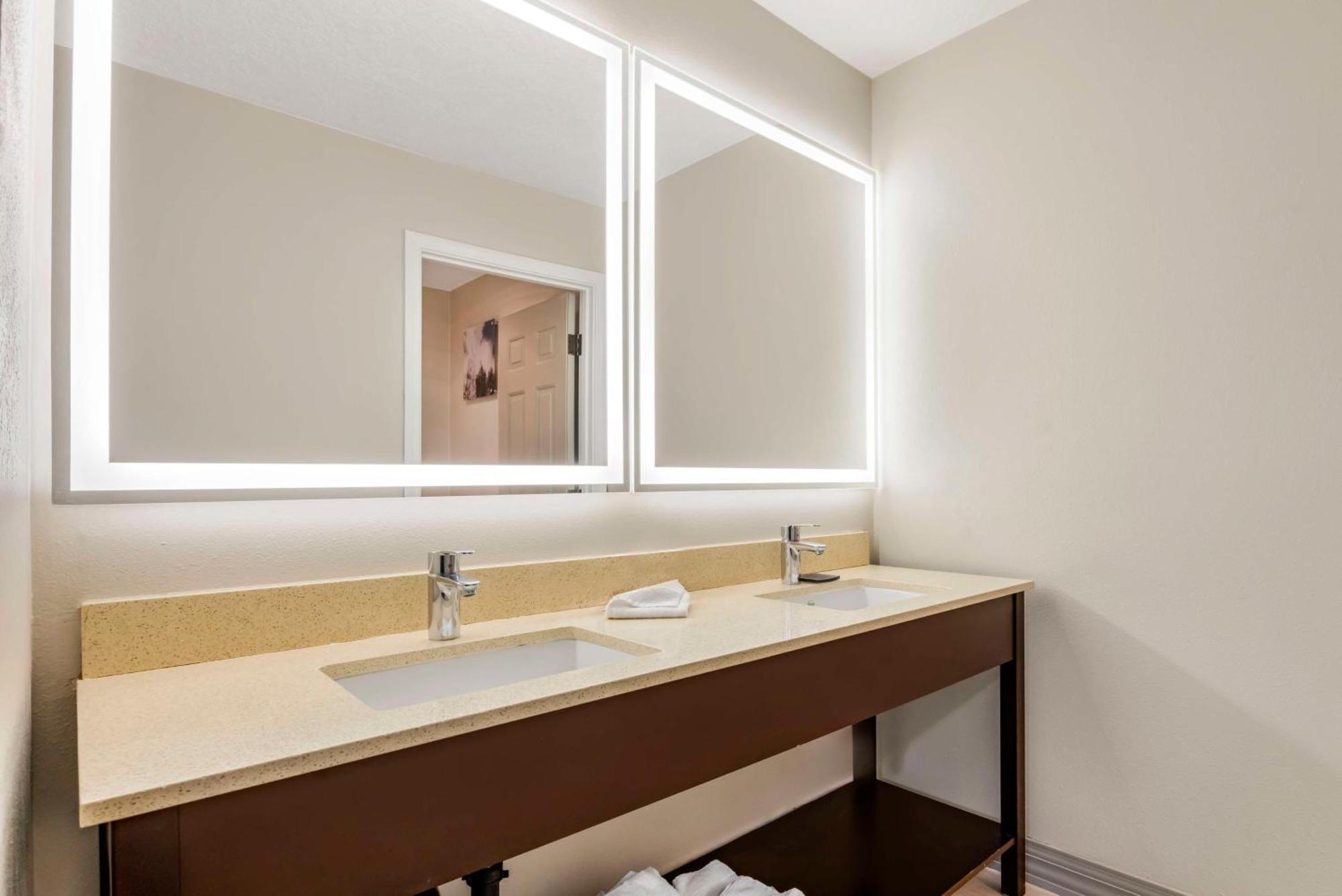 Hotel Western Grand Manor 3*