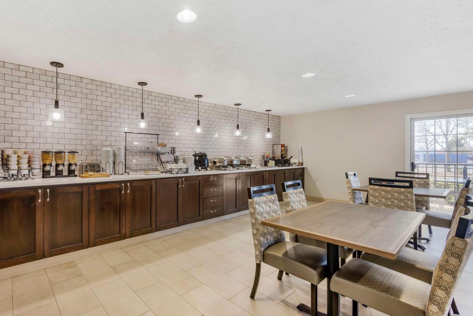 Western Grand Manor Springfield