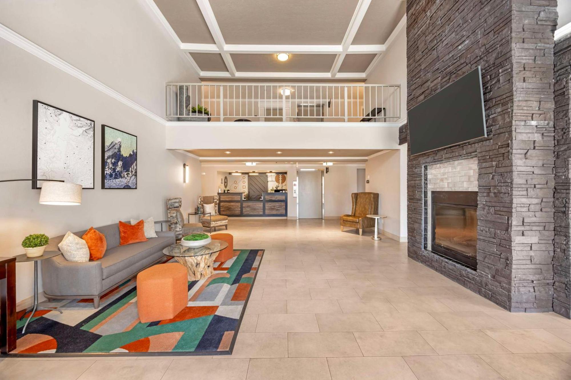 Western Grand Manor Hotel 3*