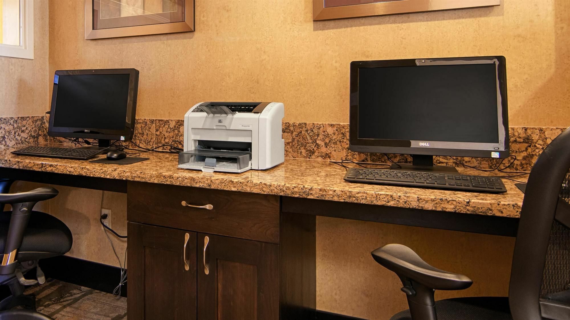 Western Grand Manor Hotel 3*
